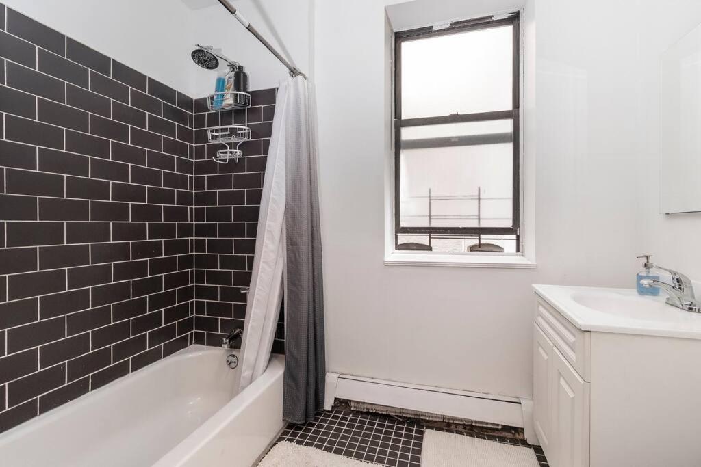 2Bed Bliss By Central Park North New York Exterior photo